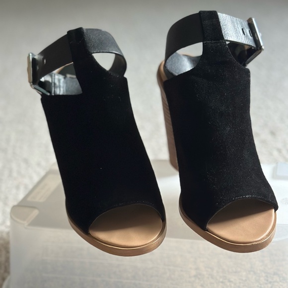 Marc Fisher Vashi Ankle Strap Heel - size 9 - Picture 5 of 7